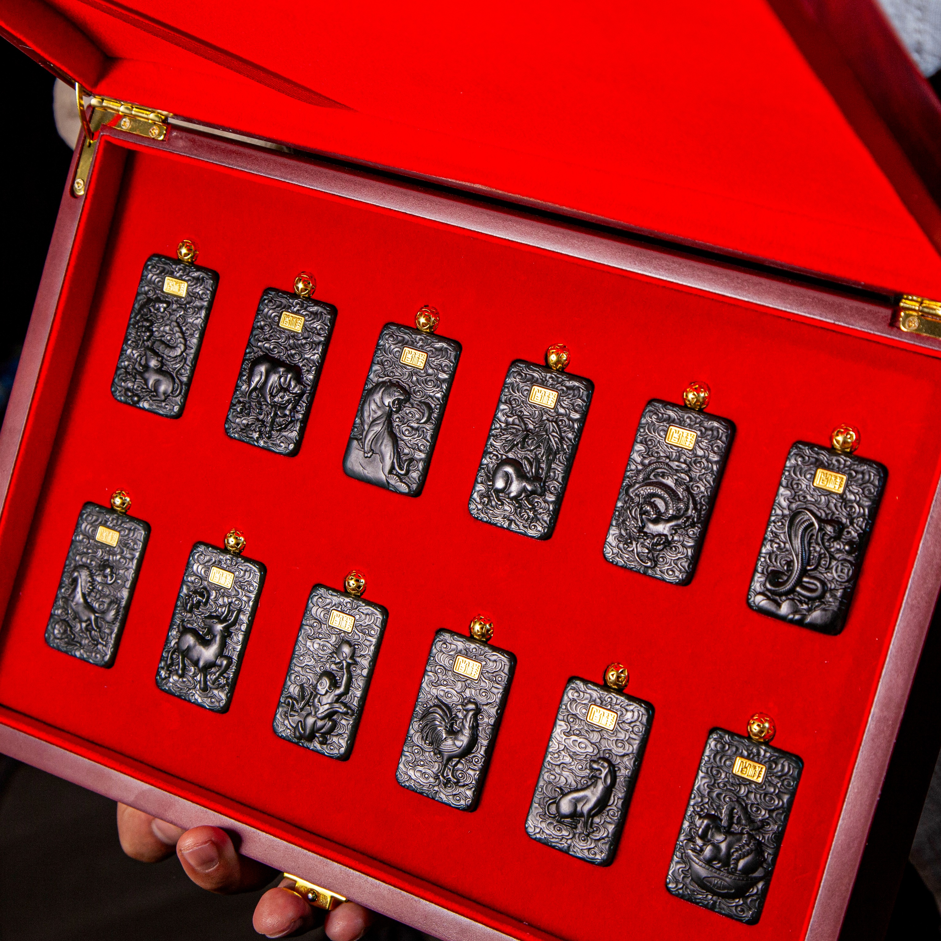 【十二生肖本命佛八大守护神】天然新疆和田玉石国风男女士镶嵌吊坠