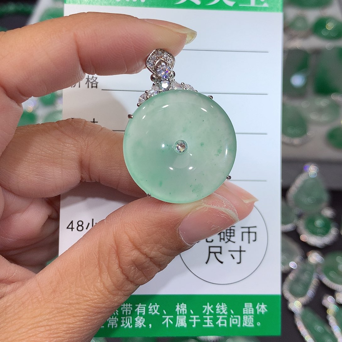 颈饰银S925镶嵌石英质玉（非洲翠）