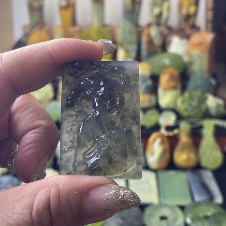 蛇纹石玉颈饰合金