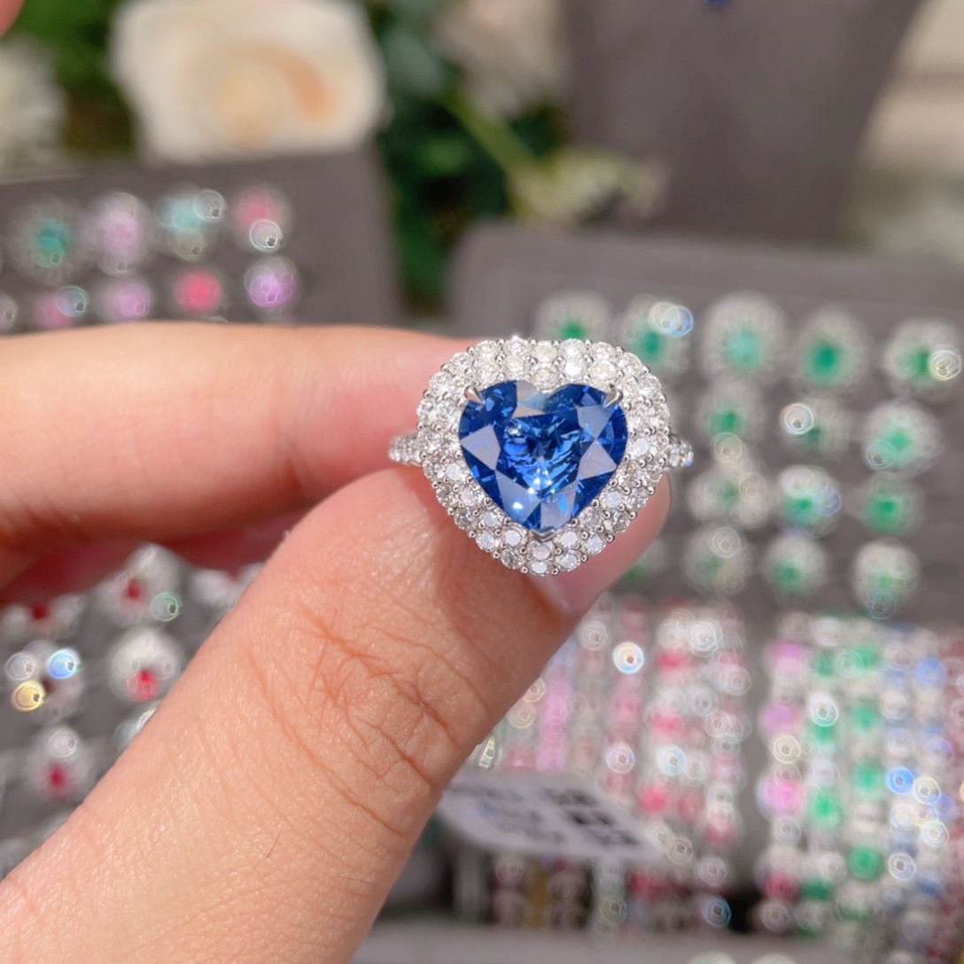 戒指蓝宝石18K金镶嵌4.03ct 
