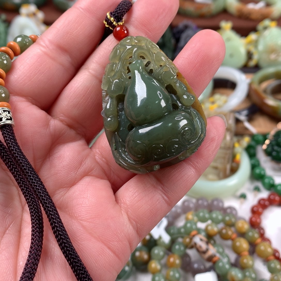 和田玉颈饰未镶嵌