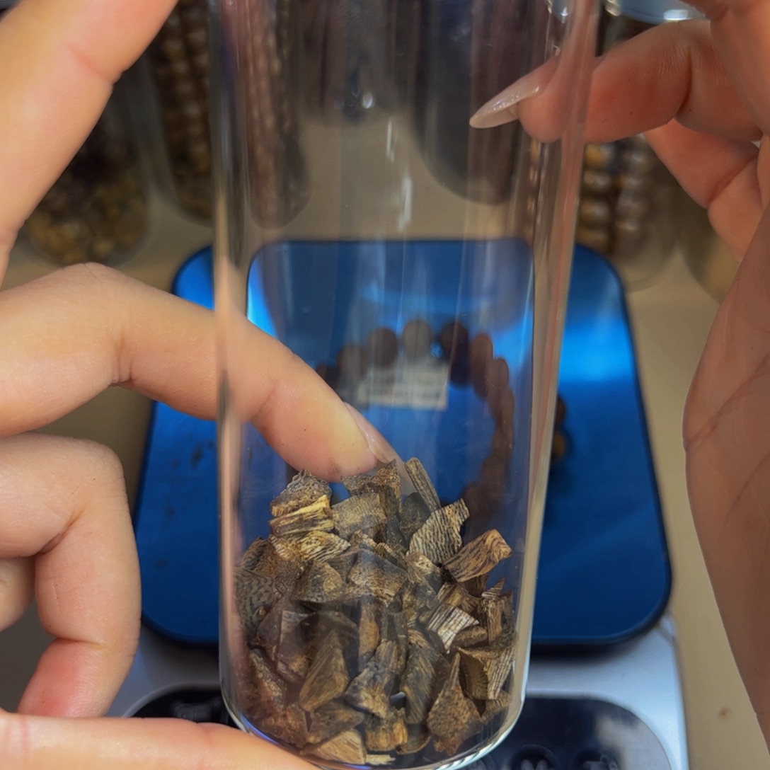 沉香沉香碎屑白棋楠乌身1.2单圈13克