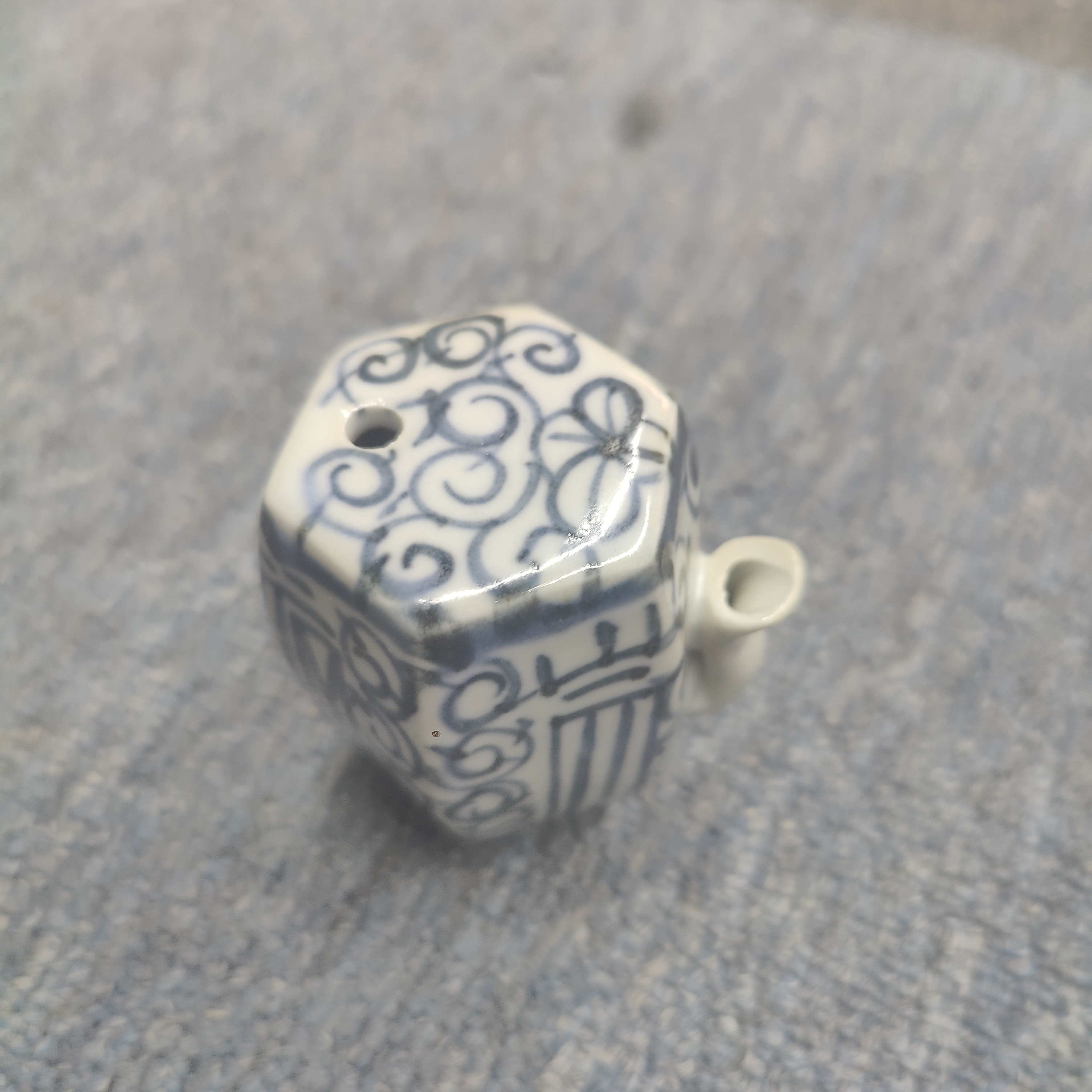 古陶瓷青花福字缠枝莲六方手把壶