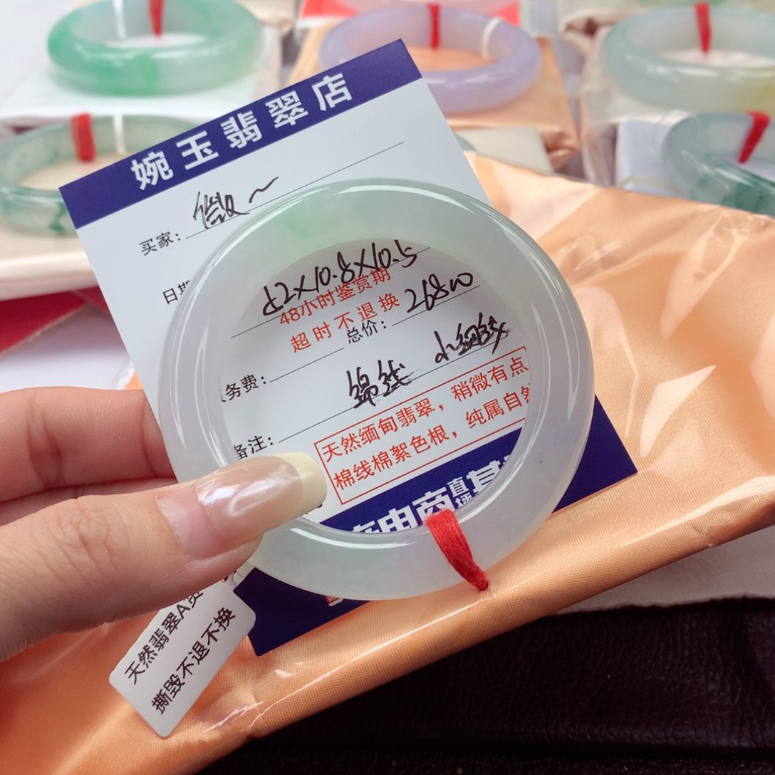 翡翠手镯（圆镯）未镶嵌薇***?52