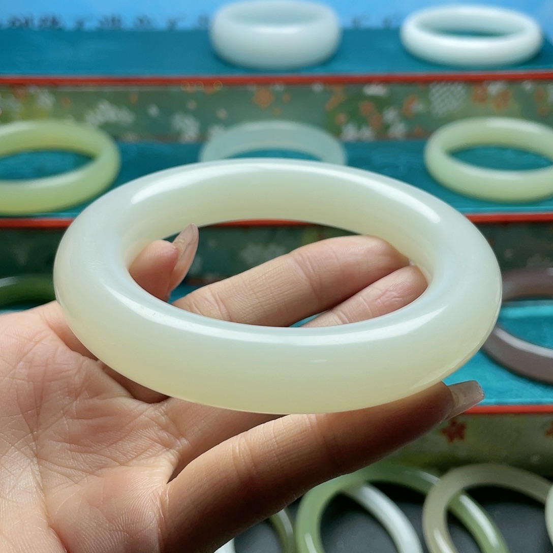 毛***毛58加胖圆条暖白手镯