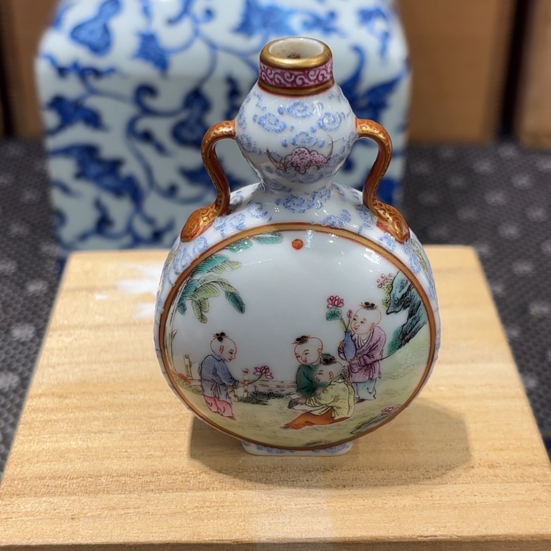 杯粉彩双耳扁平壶