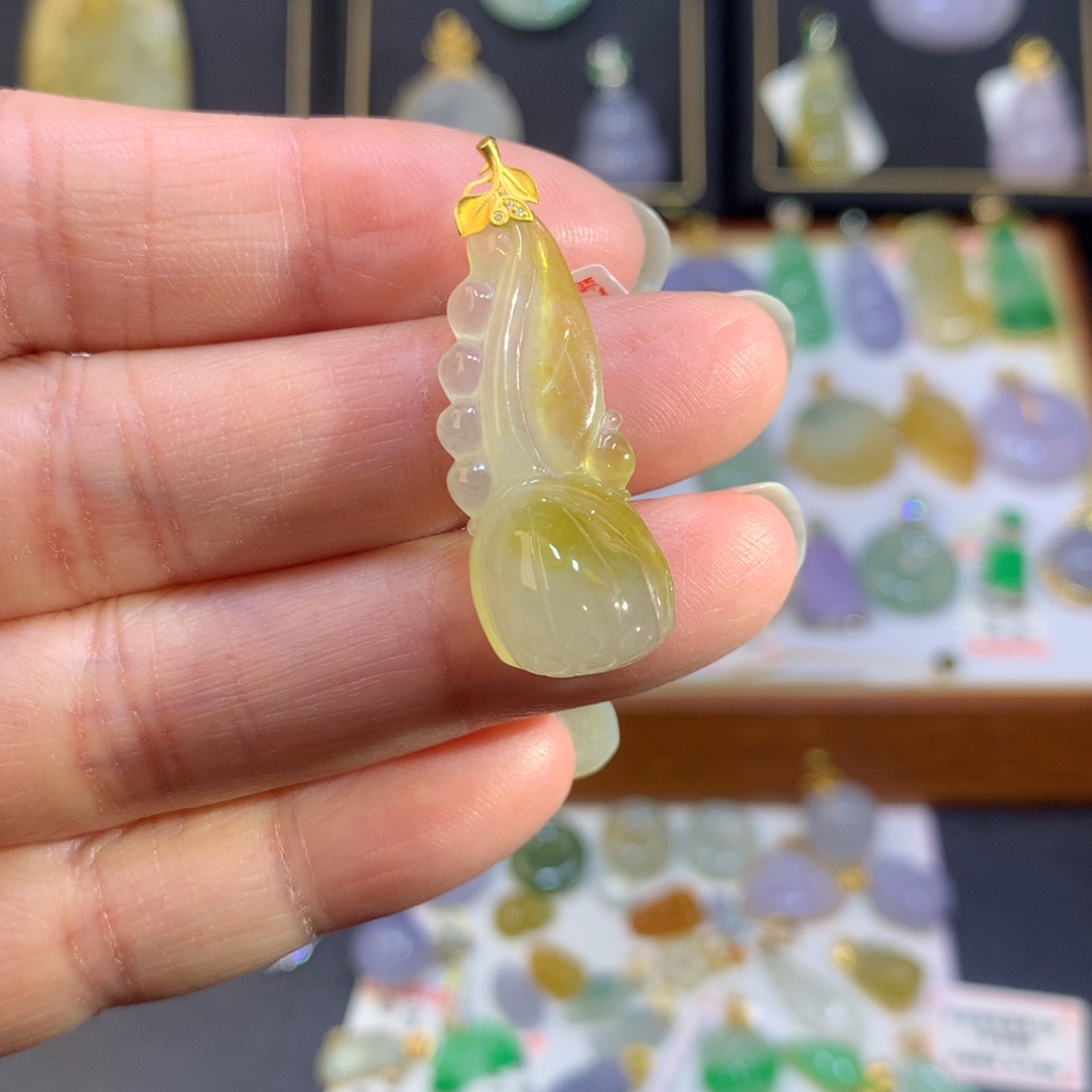 翡翠18K金镶嵌颈饰