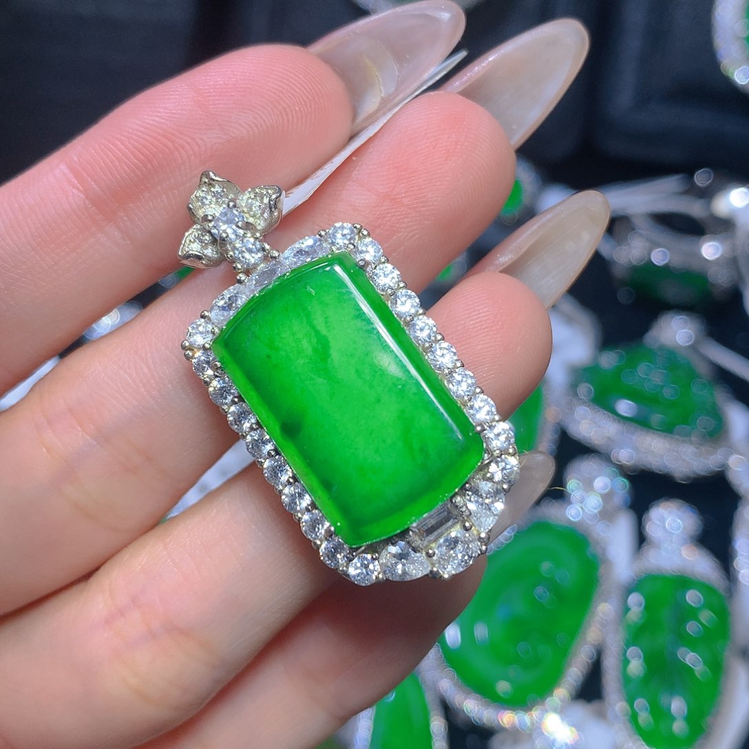 翡翠颈饰银S925镶嵌翡翠