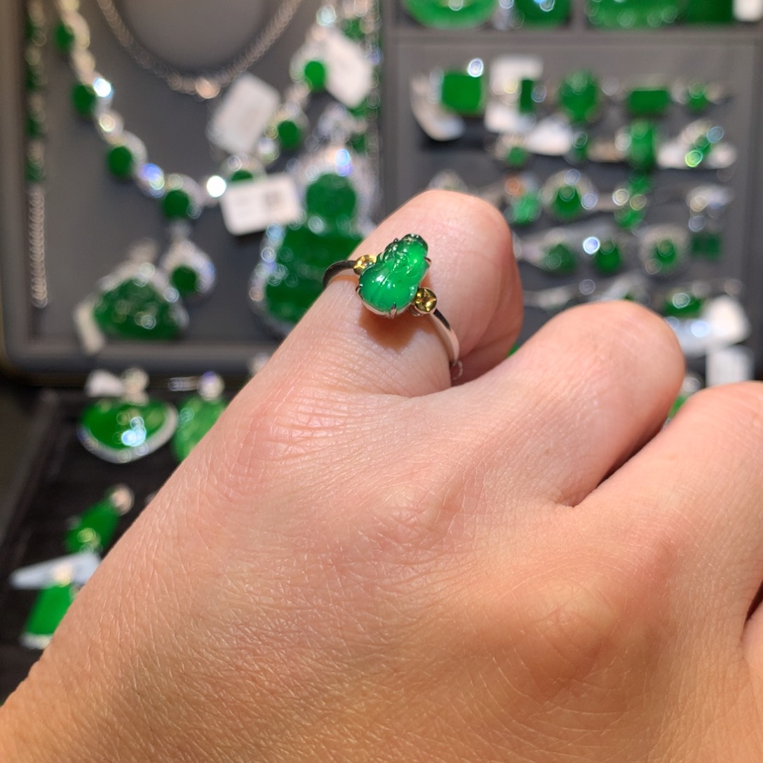 翡翠戒指18K金镶嵌天然翡翠