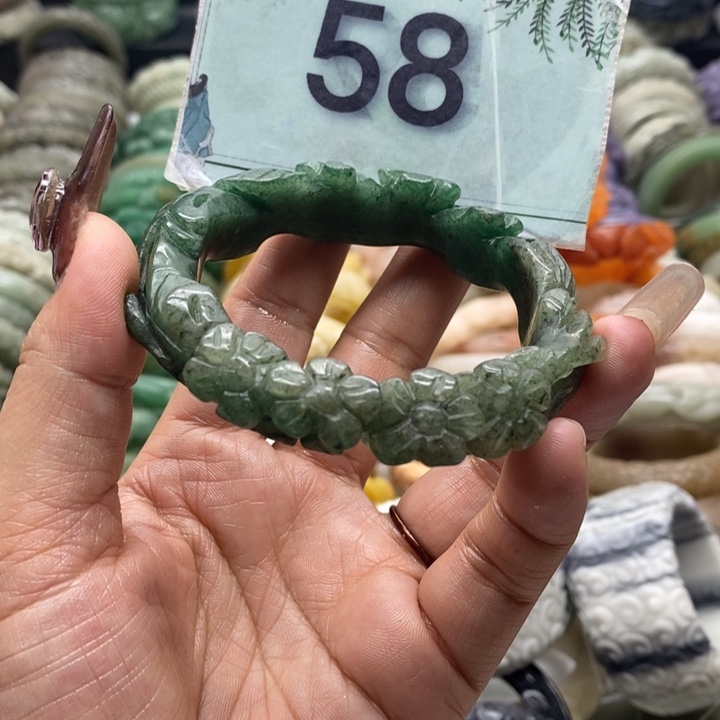 石英岩玉未镶嵌手镯