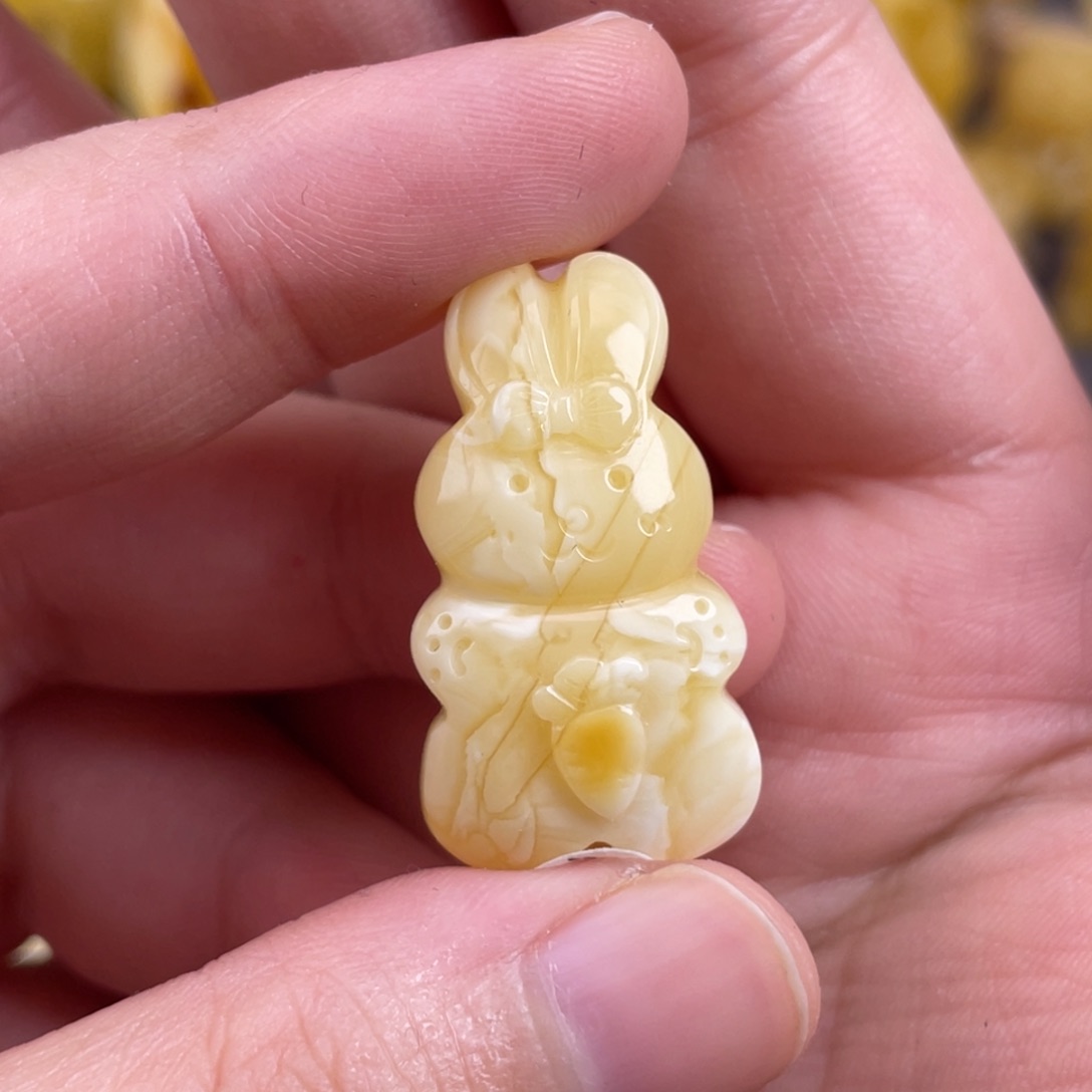 琥珀裸石未镶嵌蜜蜡