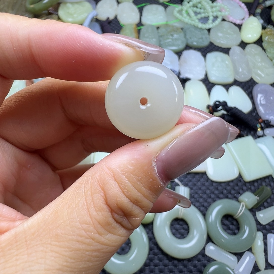 和田玉未镶嵌颈饰卡19.4