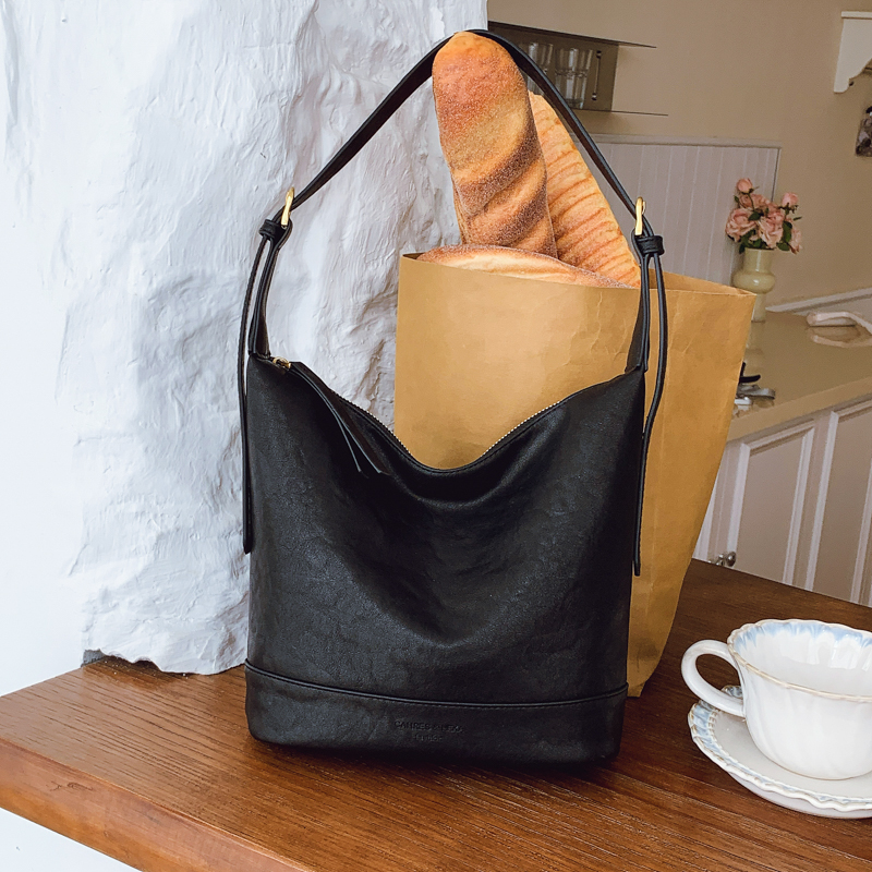 25年新款女包单肩斜挎手提包百搭复古秋冬水桶包 DZ 15251