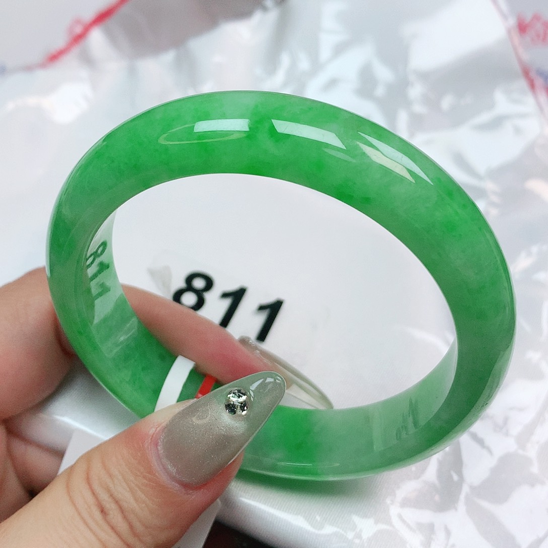 翡翠手镯未镶嵌抖音811