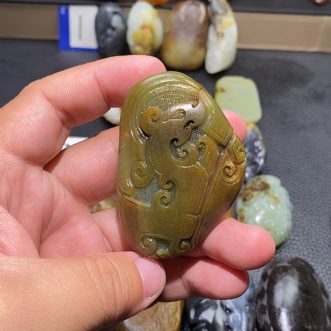 和田玉未镶嵌颈饰定制