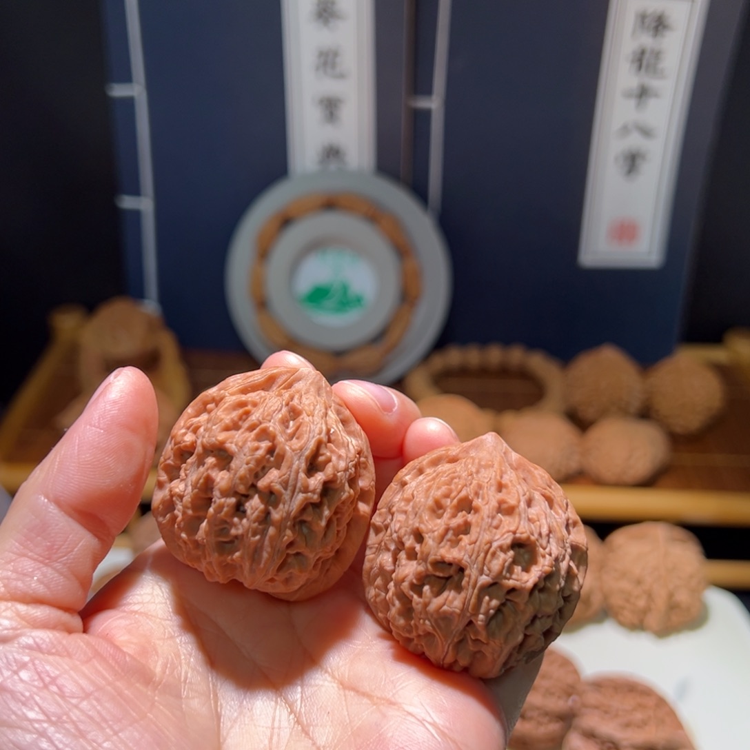 替***光文玩核桃把件虎贲侯