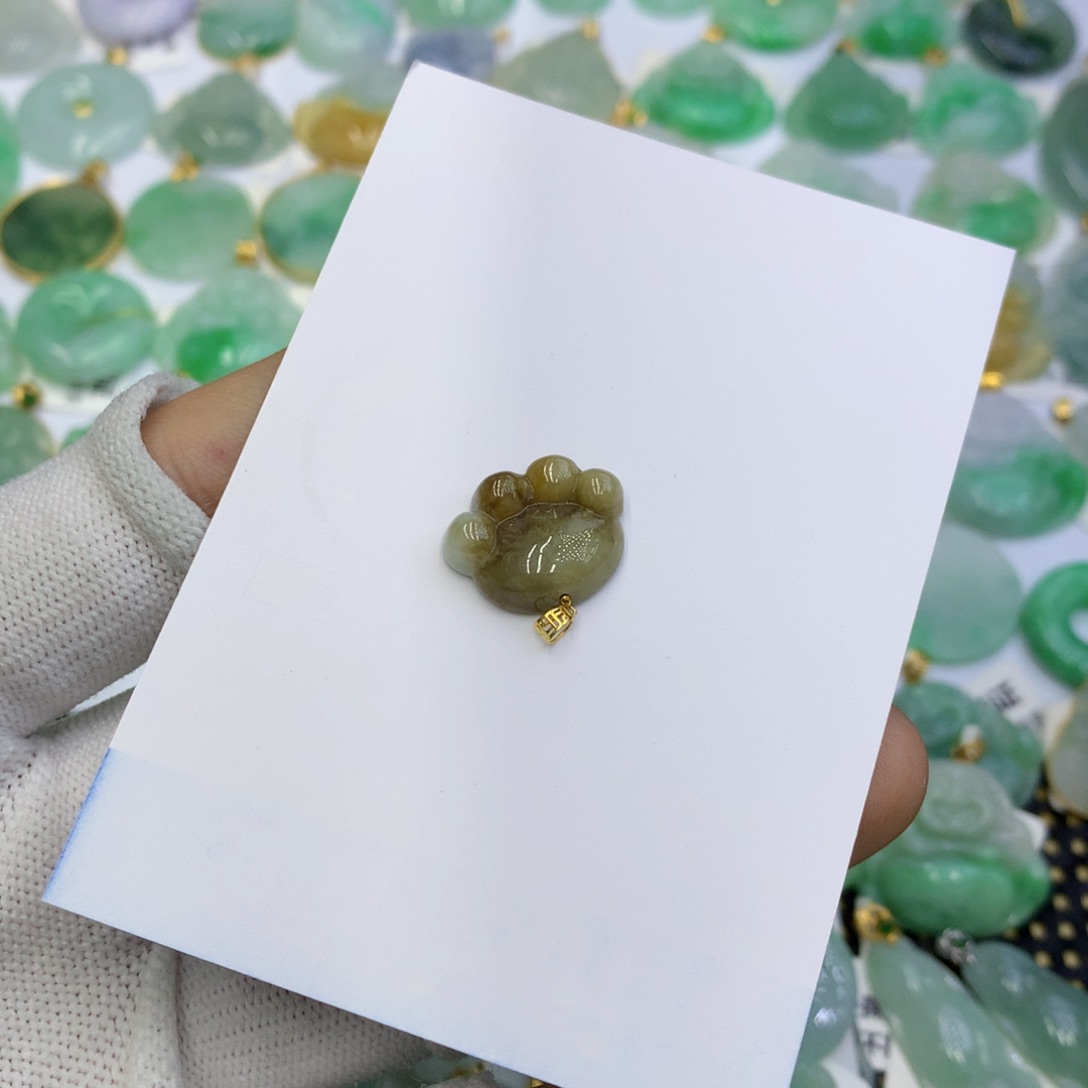 翡翠颈饰未镶嵌翡翠