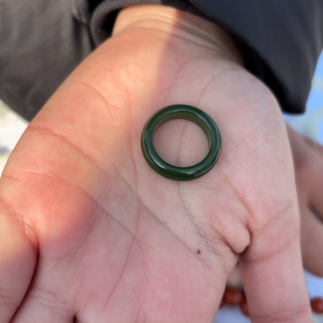 虎***虎和田玉未镶嵌戒指