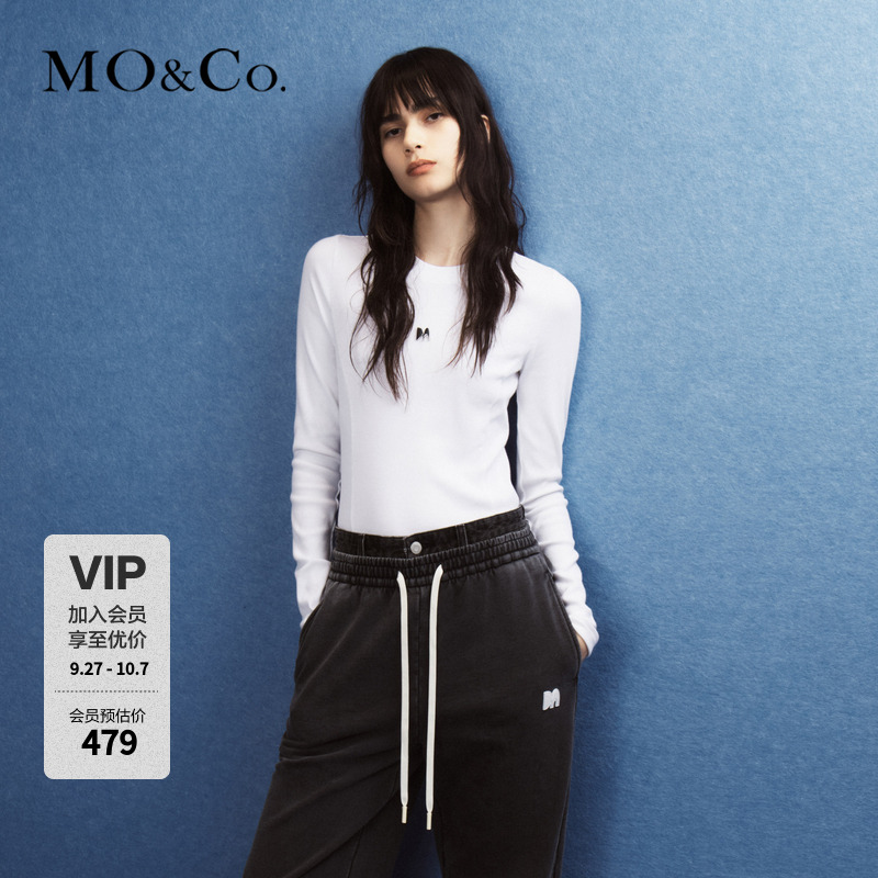 MOCOM字母金属章仔弧形下摆修身长袖正肩T恤MBC3TEEK01