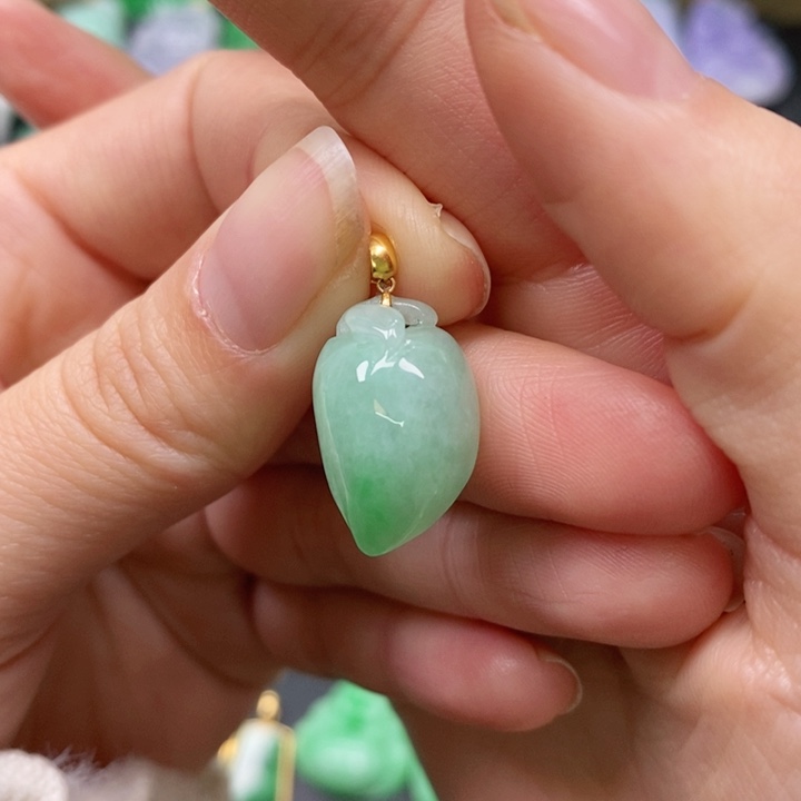 翡翠颈饰未镶嵌吊坠