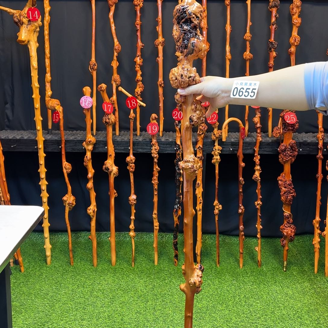 兴***)黑果木拐杖手把件655