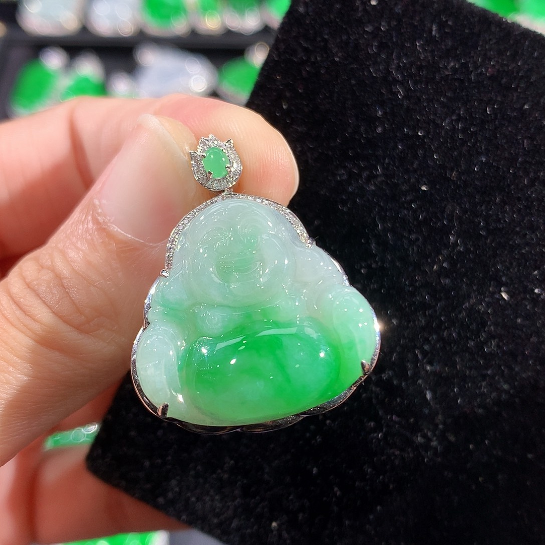 翡翠18K金镶嵌颈饰