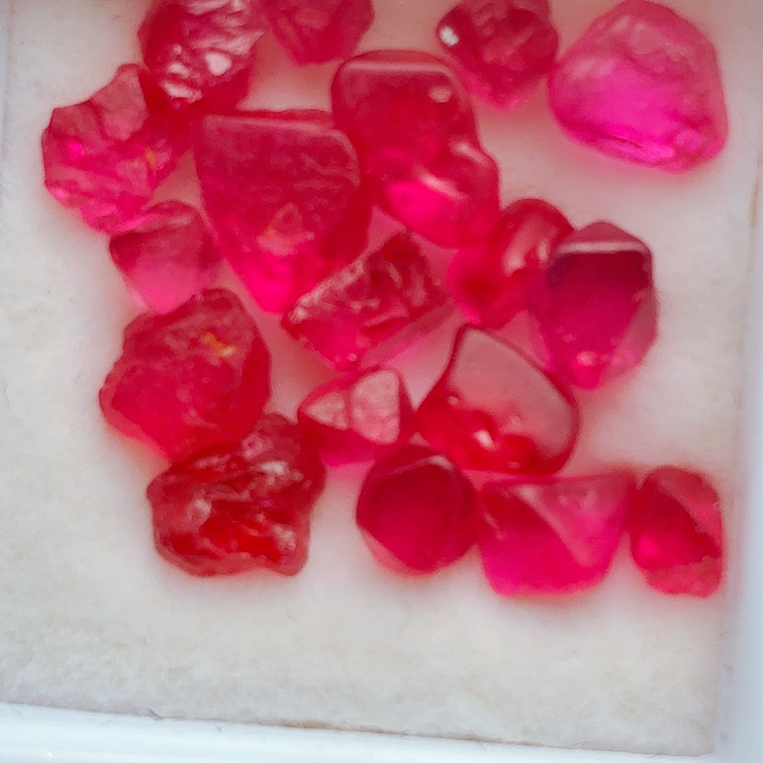 裸石未镶嵌尖晶石