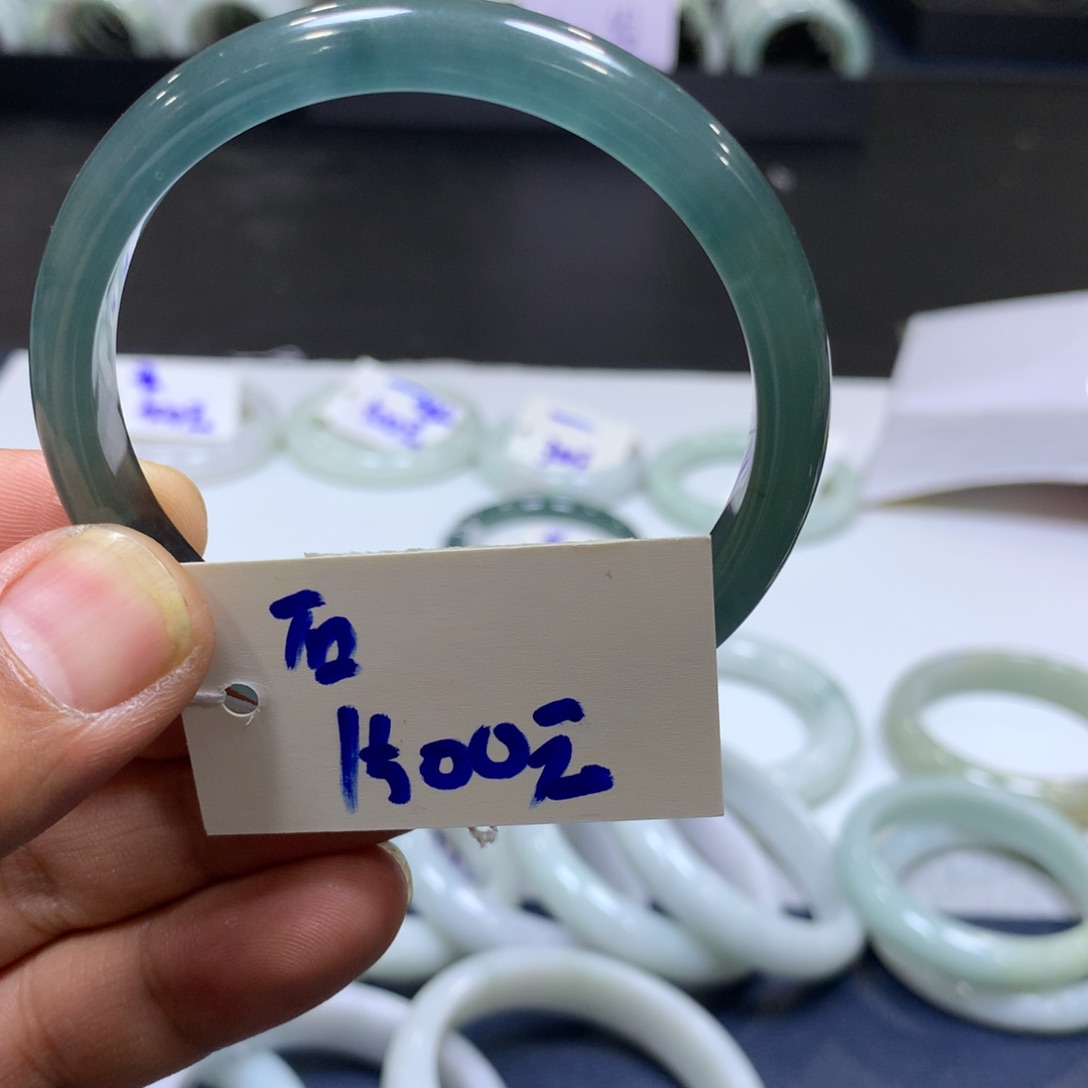 翡翠手镯未镶嵌石****店