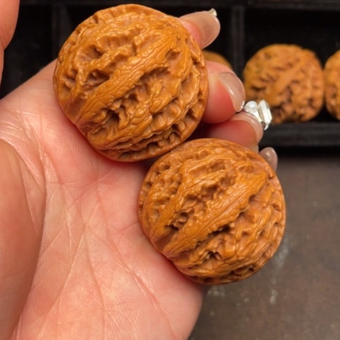 文玩核桃吊坠秦岭野生核桃