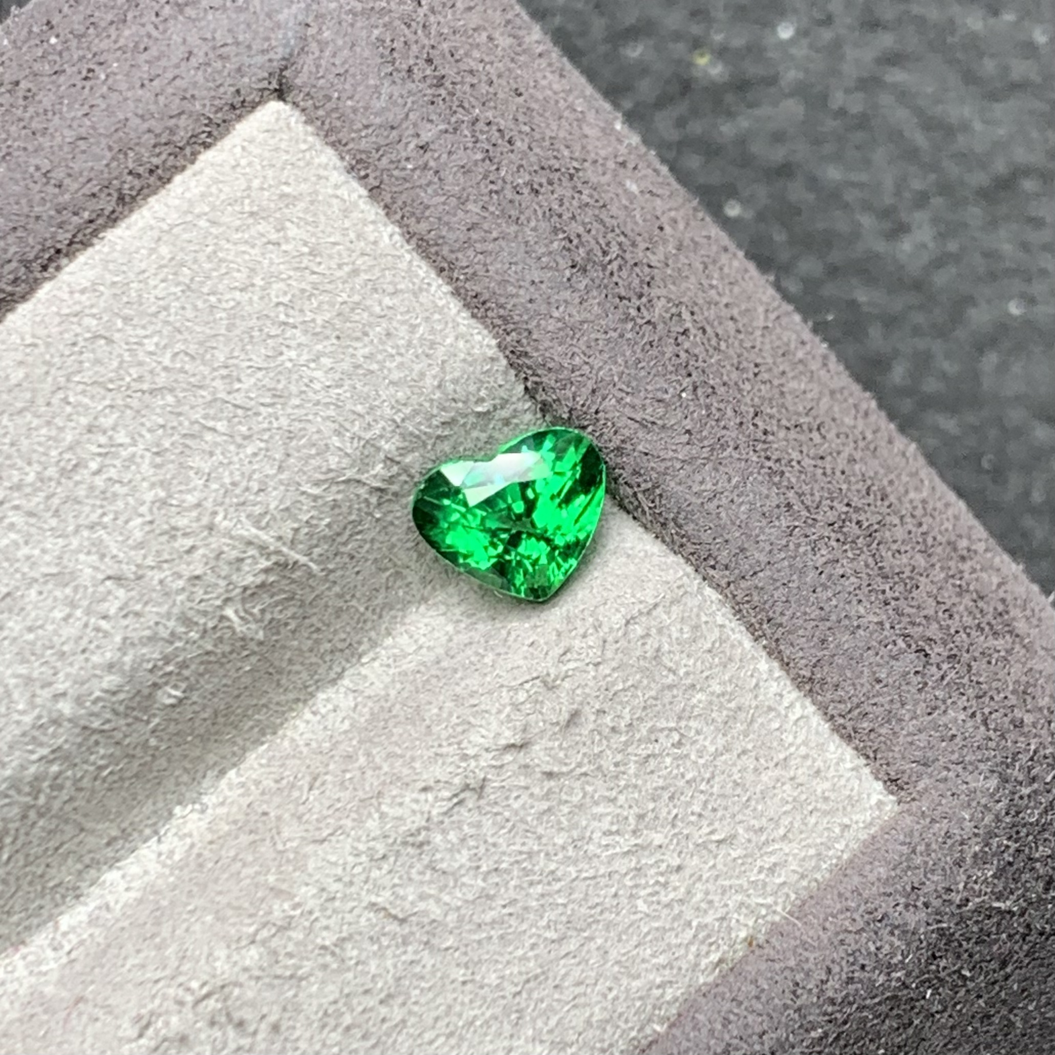 爱心沙弗莱 1.04克拉 爱心精切