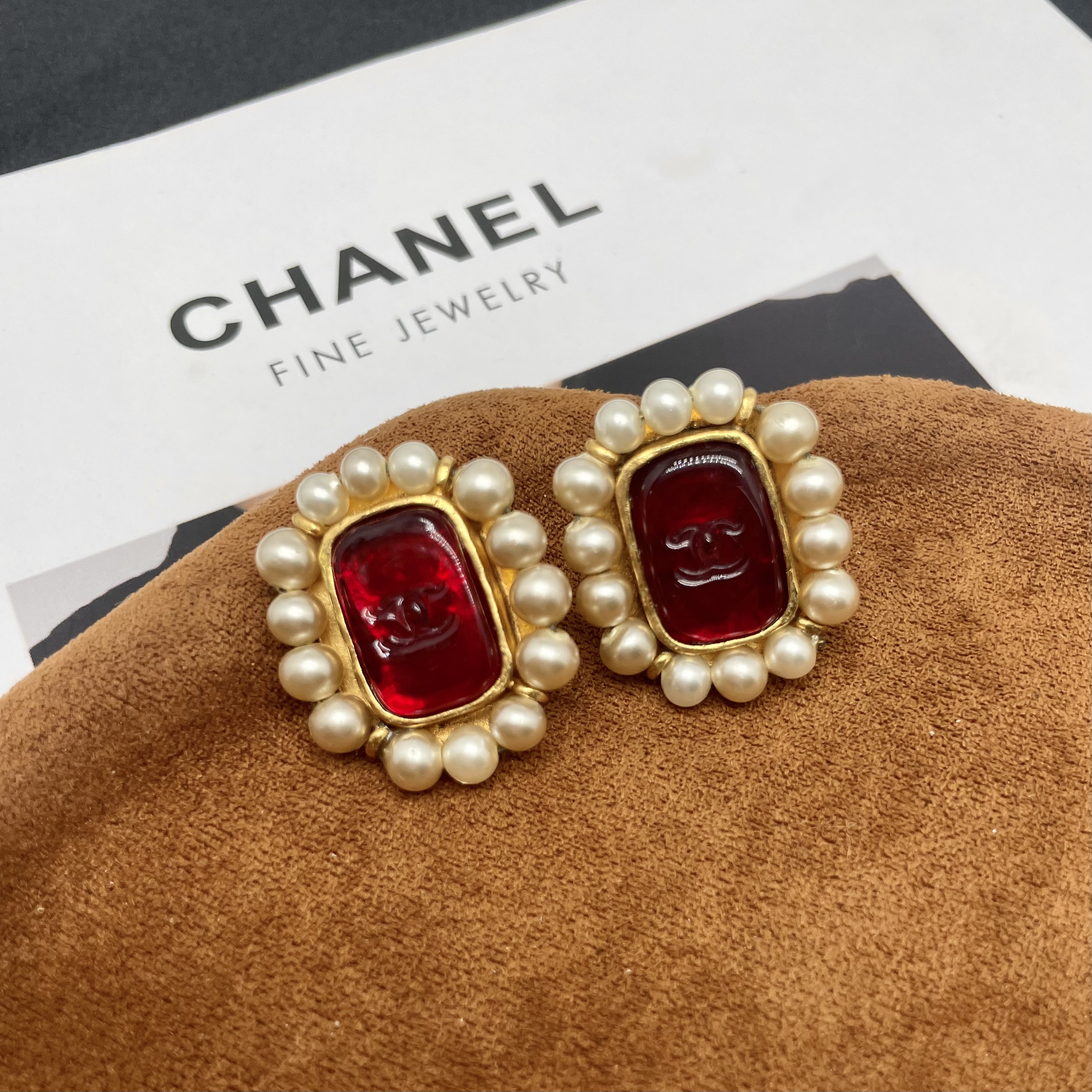 95新 Chanel/香奈儿 香奈儿红色印章琉璃珠珠耳夹/x06343