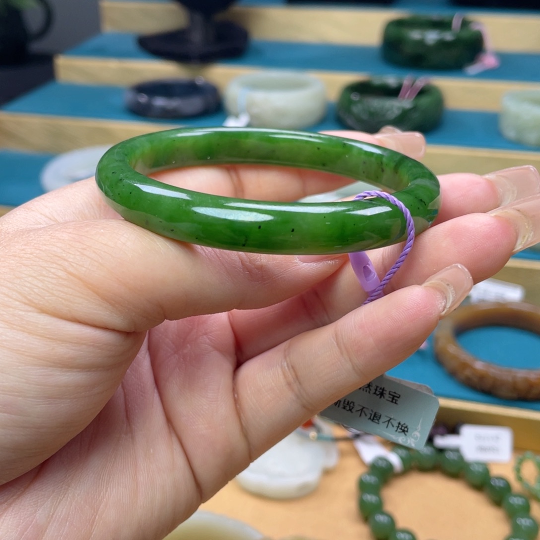 和田玉未镶嵌手镯60圈口。编号32