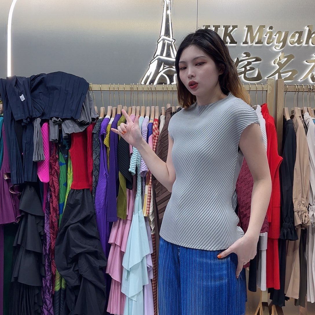 套头龙鳞背心上衣