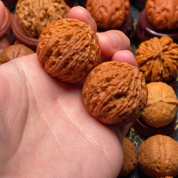 文玩核桃吊坠麒麟纹