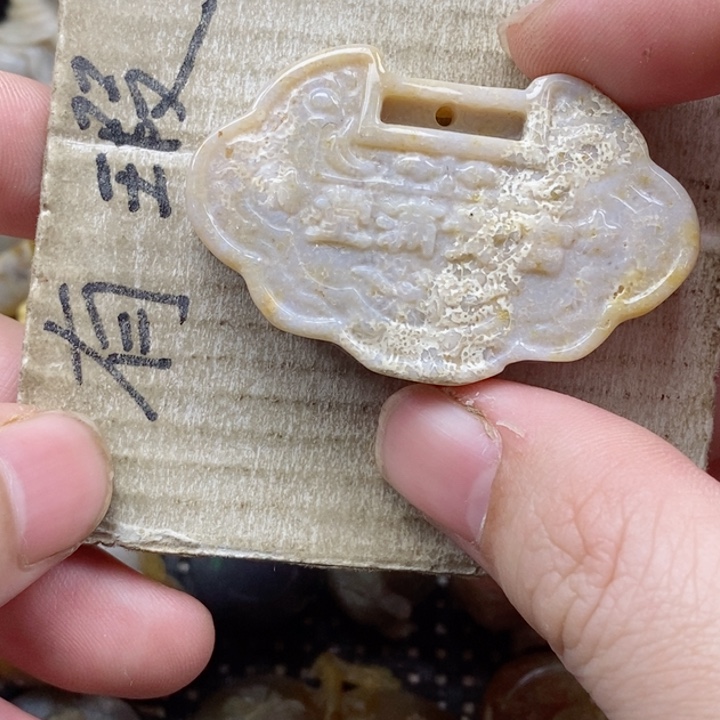 颈饰未镶嵌硅化珊瑚（珊瑚玉）用****1