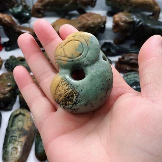 岫岩河磨玉（透闪石质玉）把件未镶嵌