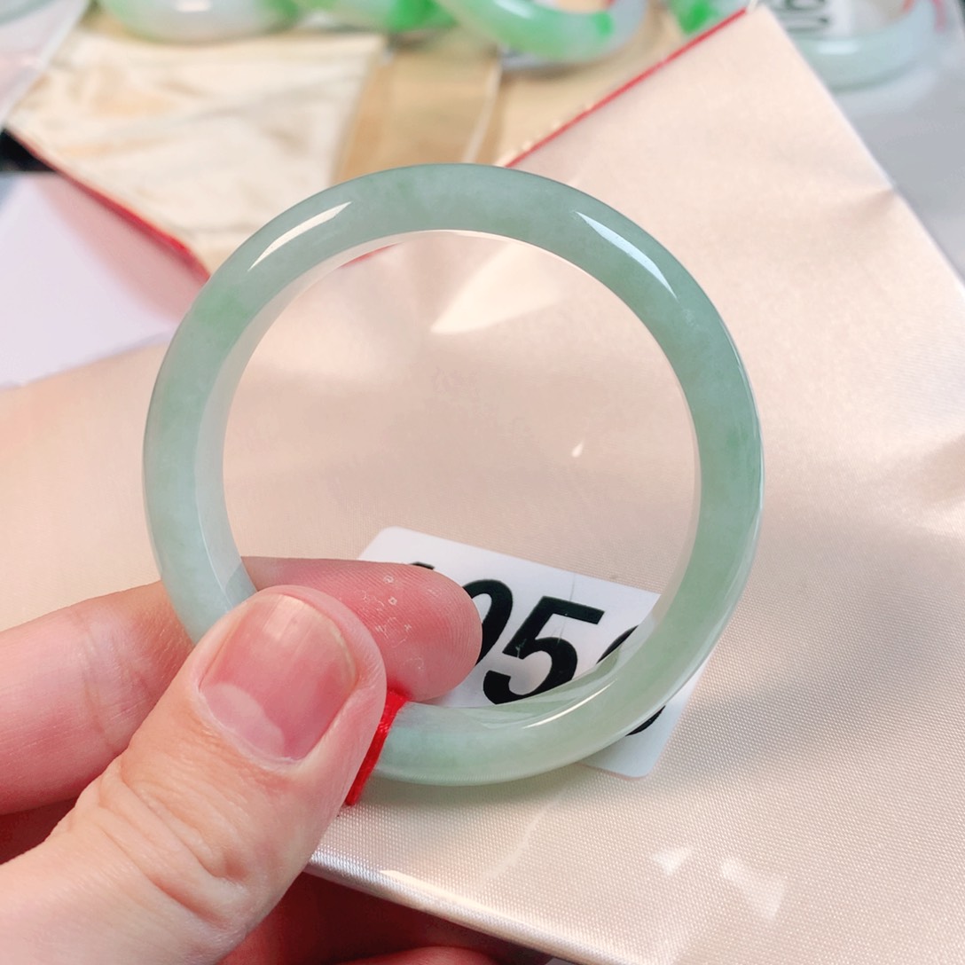 翡翠手镯未镶嵌翡翠手镯1056