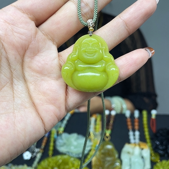 未镶嵌蛇纹石玉颈饰
