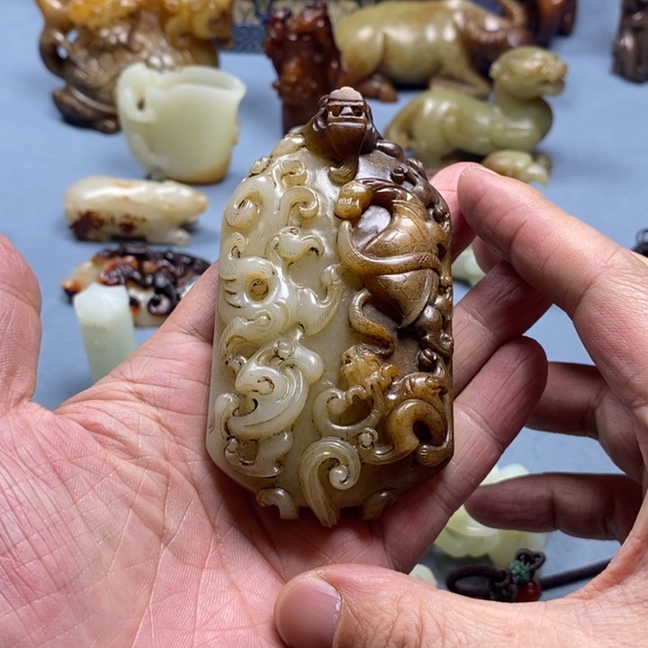 和田玉颈饰未镶嵌自**翔