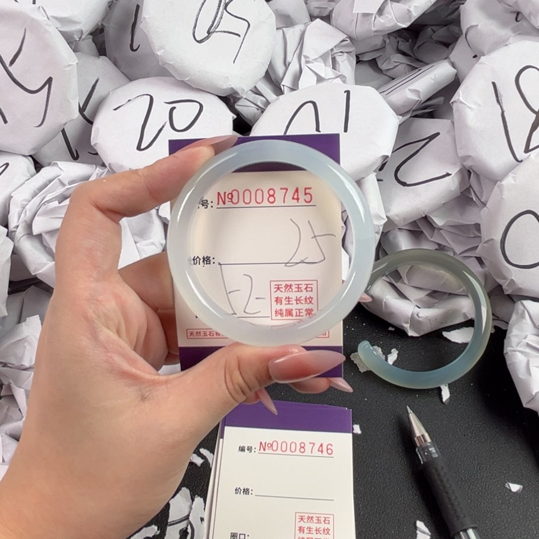 玛瑙/玉髓手镯未镶嵌8745