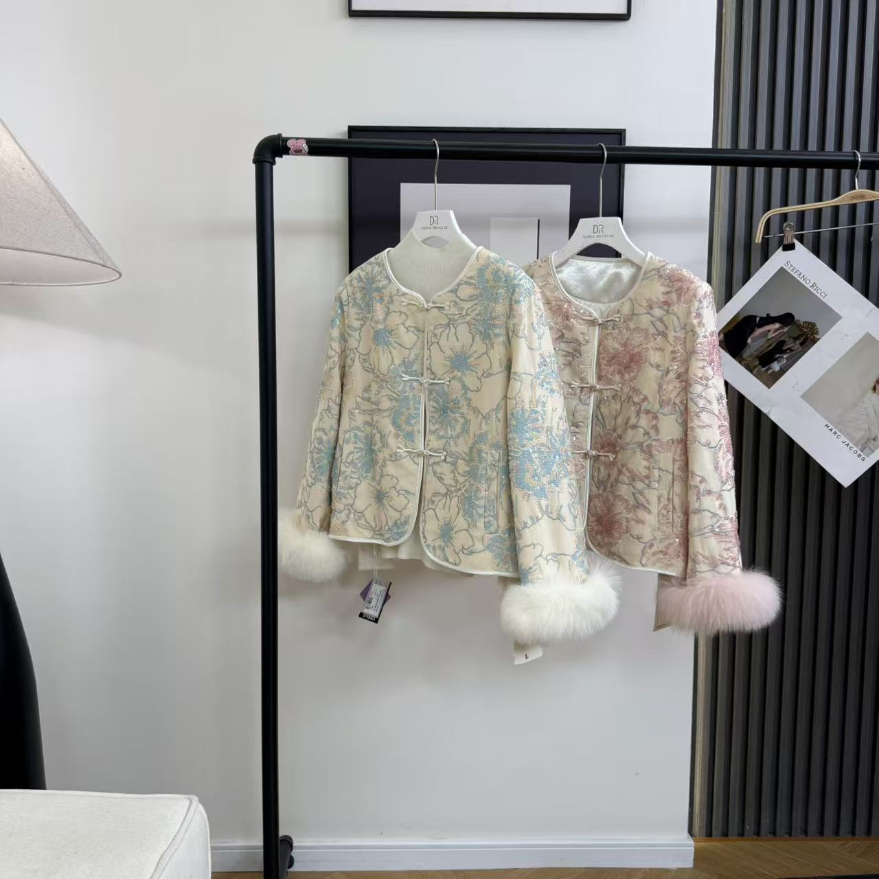 90%白鸭绒~新中式国风碎花狐狸毛袖羽绒外套Y1061