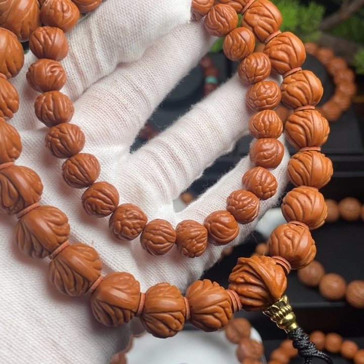 墨****桃核吊坠精品手持