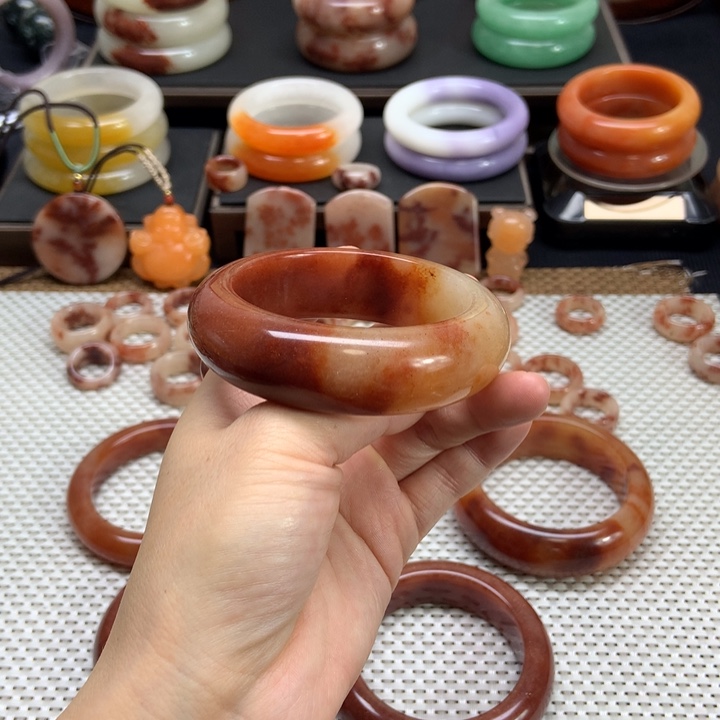 石英质玉未镶嵌手镯