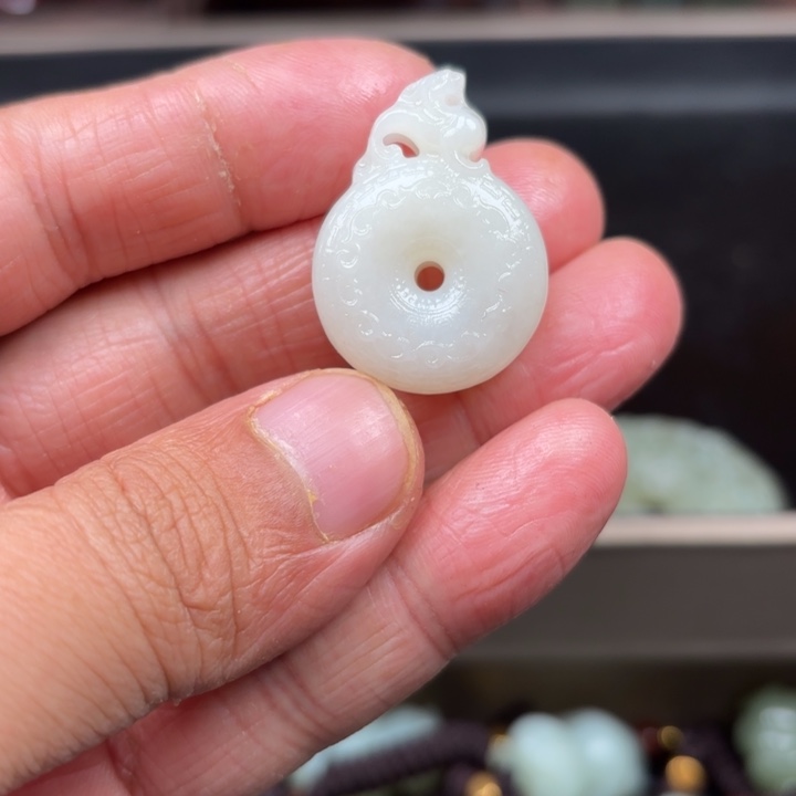 和田玉吊坠未镶嵌