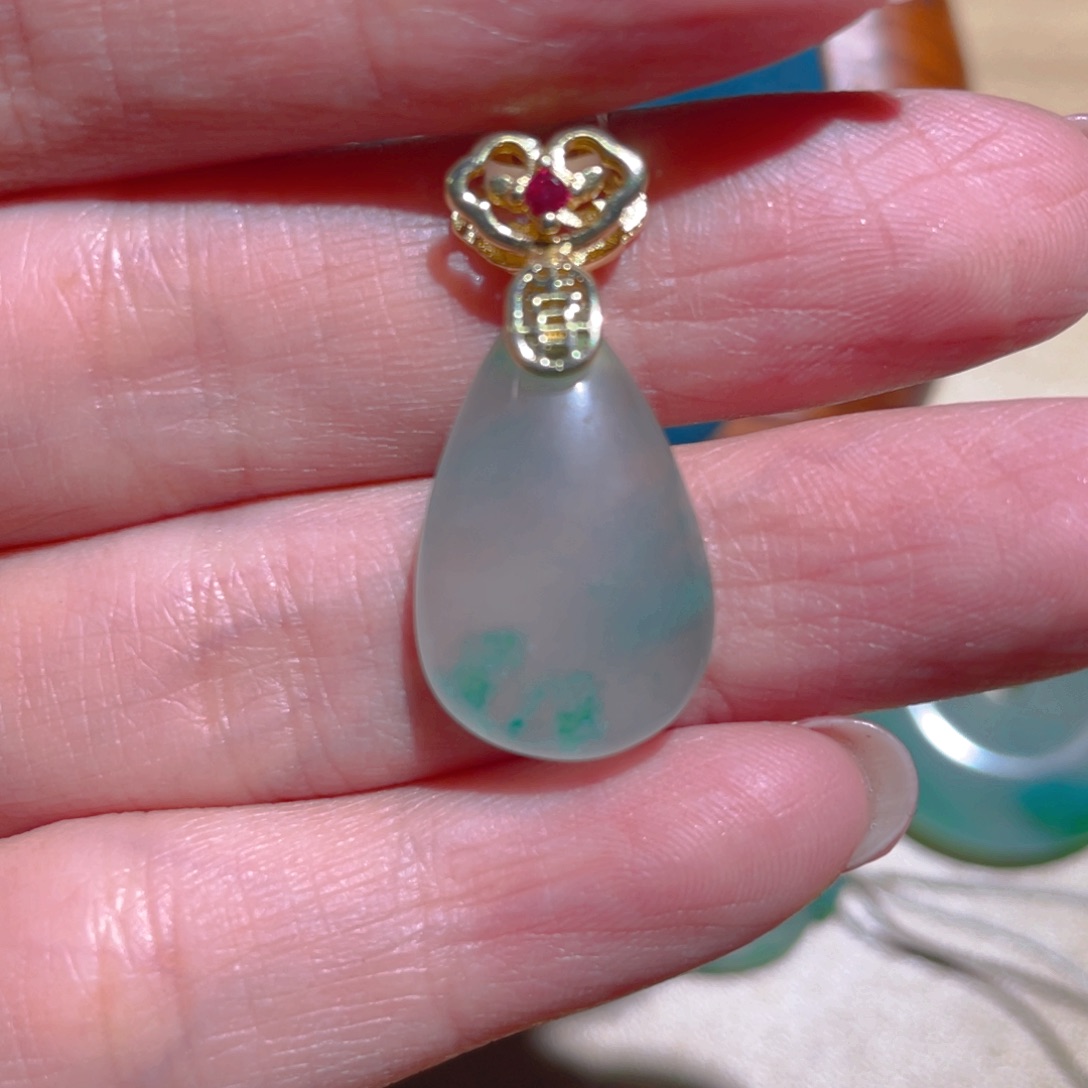 石英质玉颈饰未镶嵌