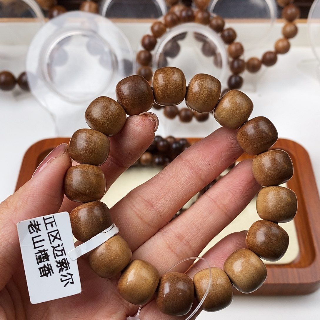 莫****檀香木无事牌12*13全沉水百年