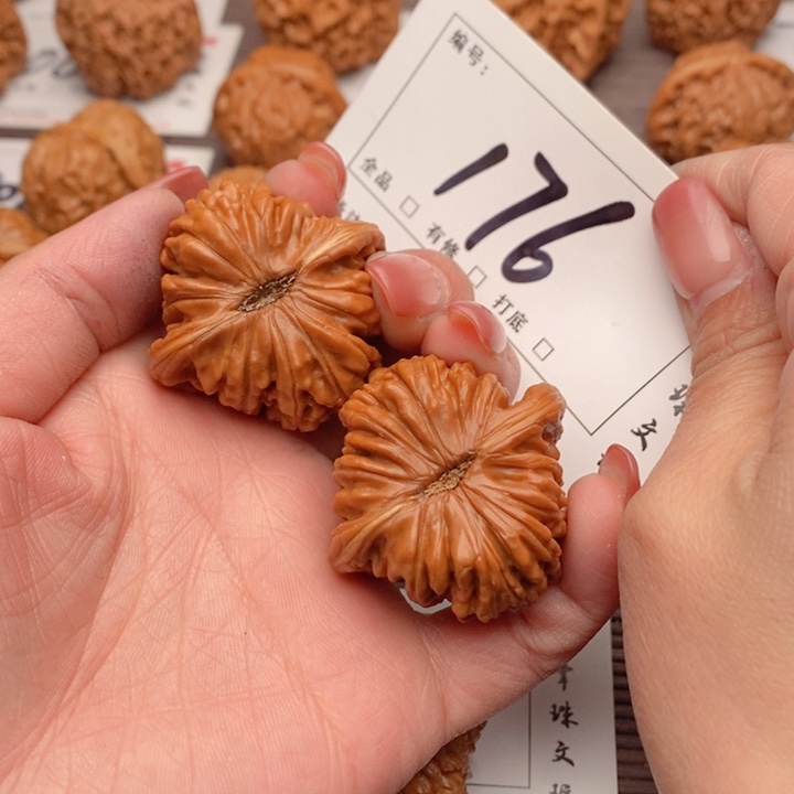 文玩核桃吊坠爆****?41楼子176