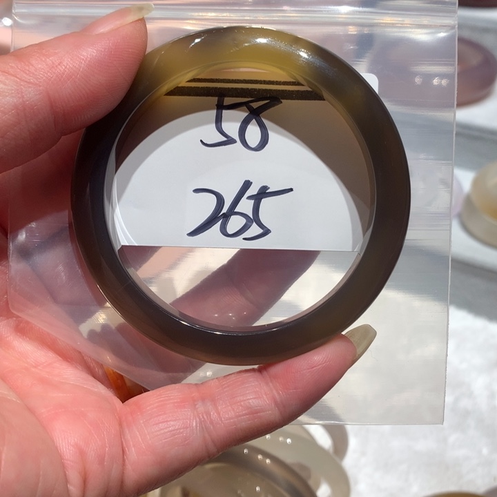 玛瑙/玉髓手镯未镶嵌58