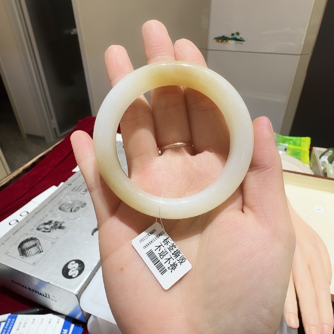 ****哥和田玉未镶嵌手镯08