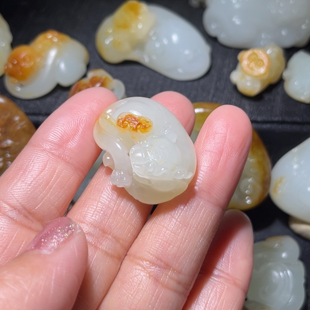 和田玉颈饰未镶嵌暴****鹿